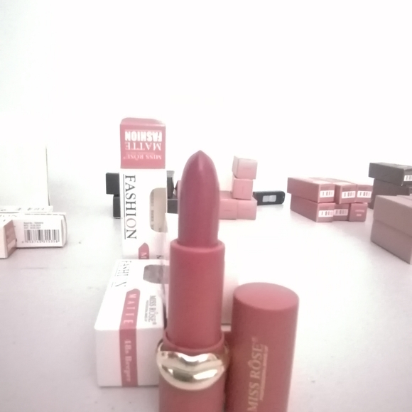 Lipsticks - Picture 2 of 5